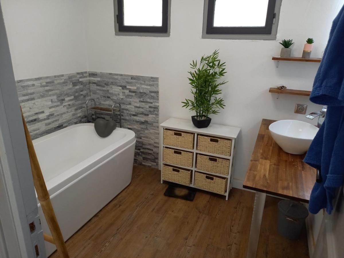 Nantes Aeroport 1-5 Couchages-Parking-Jardin Bouguenais Exteriör bild